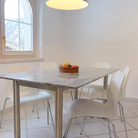 Obri Tuftra Apartment